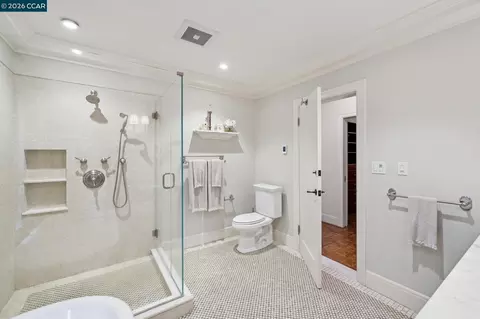 Bath - 2388 Vine St, Berkeley, CA 94708 photo 2 of 3