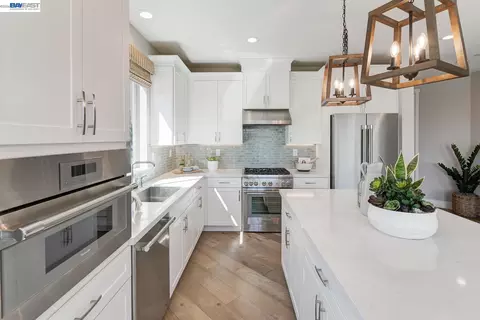 Kitchen - 1049 Briar Ct, Manteca, CA 95336 photo 2 of 3