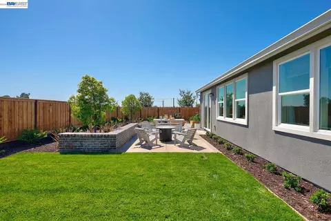 Exterior - 1049 Briar Ct, Manteca, CA 95336 photo 7 of 7