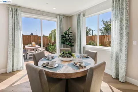 Dining - 1049 Briar Ct, Manteca, CA 95336 photo 1 of 2
