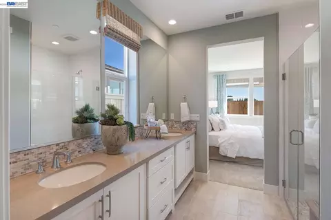 Bath - 1049 Briar Ct, Manteca, CA 95336 photo 3 of 3