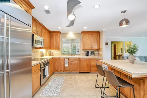 Kitchen - 513 Gerard Dr, Lodi, CA 95242 photo 3 of 5