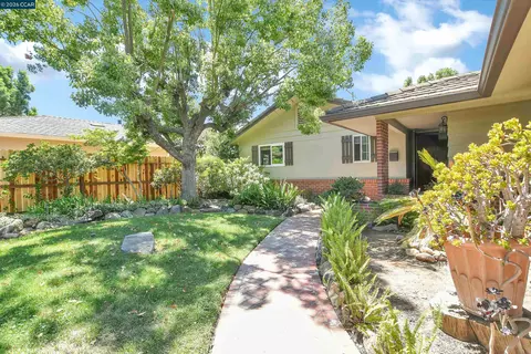 Exterior - 513 Gerard Dr, Lodi, CA 95242 photo 2 of 7