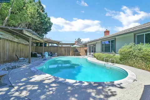Exterior - 513 Gerard Dr, Lodi, CA 95242 photo 6 of 7