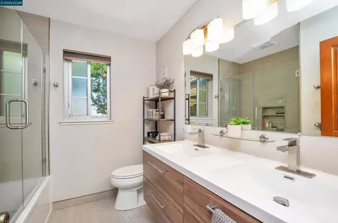 Bath - 513 Gerard Dr, Lodi, CA 95242 photo 2 of 2