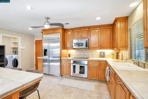 Kitchen - 513 Gerard Dr, Lodi, CA 95242 photo 2 of 5
