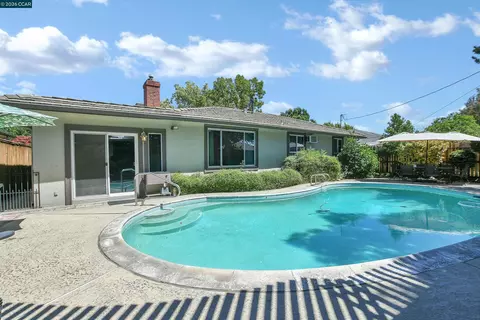 Exterior - 513 Gerard Dr, Lodi, CA 95242 photo 5 of 7