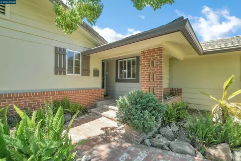 Exterior - 513 Gerard Dr, Lodi, CA 95242 photo 3 of 7