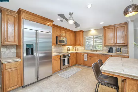 Kitchen - 513 Gerard Dr, Lodi, CA 95242 photo 5 of 5