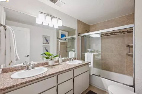 Bath - 1767 Euclid Ave #2, Berkeley, CA 94709 photo 1 of 2