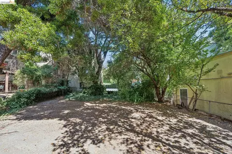 Exterior - 1767 Euclid Ave #2, Berkeley, CA 94709 photo 3 of 4