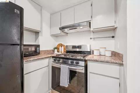 Kitchen - 1767 Euclid Ave #2, Berkeley, CA 94709 photo 2 of 2