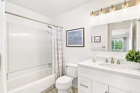 Bath - 526 Arbor Way, Milpitas, CA 95035 photo 1 of 2