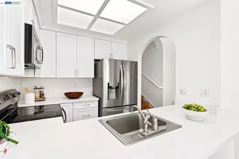 Kitchen - 526 Arbor Way, Milpitas, CA 95035 photo 1 of 4