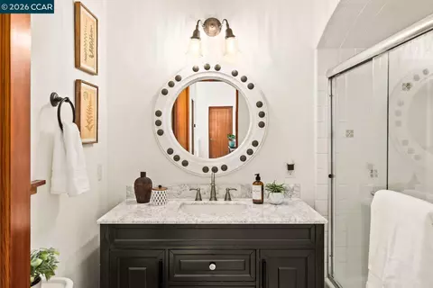 Bath - 7174 Norfolk Rd, Berkeley, CA 94705 photo 2 of 3