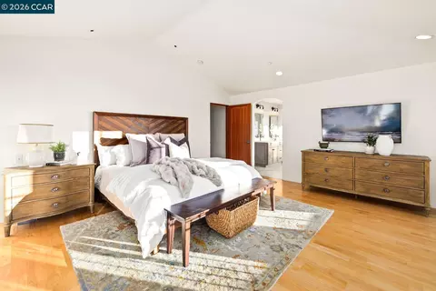 Bedroom - 7174 Norfolk Rd, Berkeley, CA 94705 photo 1 of 4