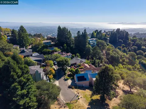 View/Area - 7174 Norfolk Rd, Berkeley, CA 94705 photo 2 of 3