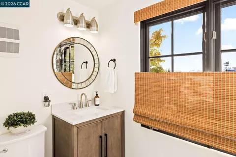 Bath - 7174 Norfolk Rd, Berkeley, CA 94705 photo 3 of 3