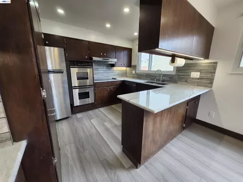 Kitchen - 110 Sunshine Dr, Pacifica, CA 94044 photo 6 of 6