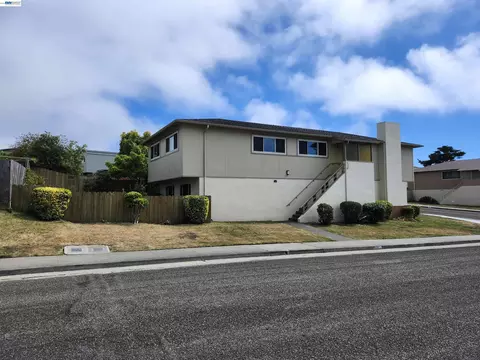 Exterior - 110 Sunshine Dr, Pacifica, CA 94044 photo 5 of 9