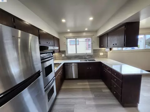 Kitchen - 110 Sunshine Dr, Pacifica, CA 94044 photo 3 of 6