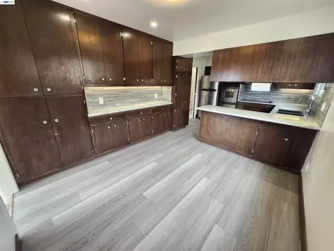 Kitchen - 110 Sunshine Dr, Pacifica, CA 94044 photo 2 of 6