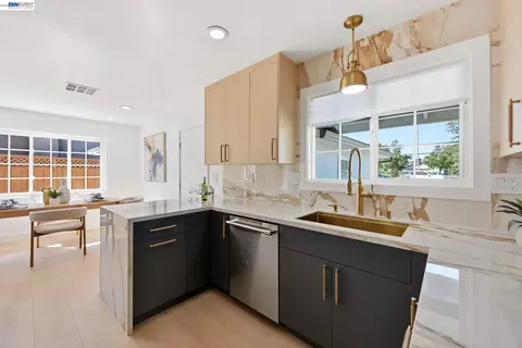 Kitchen - 38465 Blacow Rd, Fremont, CA 94536 photo 4 of 5