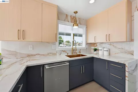 Kitchen - 38465 Blacow Rd, Fremont, CA 94536 photo 3 of 5