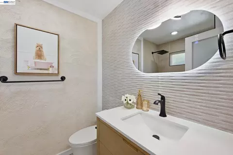 Bath - 38465 Blacow Rd, Fremont, CA 94536 photo 2 of 5