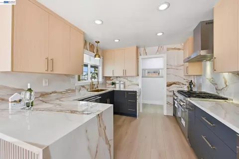 Kitchen - 38465 Blacow Rd, Fremont, CA 94536 photo 2 of 5