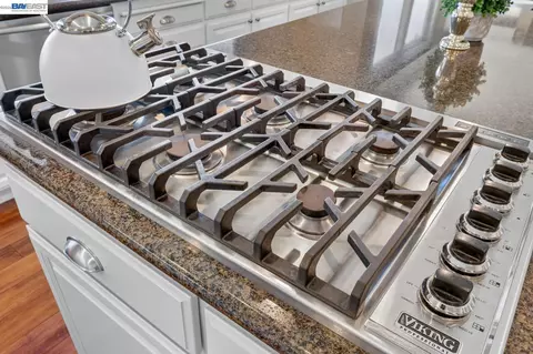 Kitchen - 8257 Brittany Dr, Dublin, CA 94568 photo 8 of 10