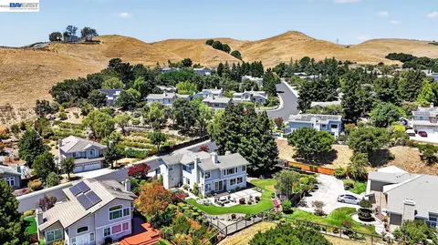 View/Area - 8257 Brittany Dr, Dublin, CA 94568 photo 13 of 16