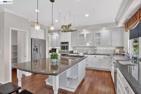 Kitchen - 8257 Brittany Dr, Dublin, CA 94568 photo 5 of 10