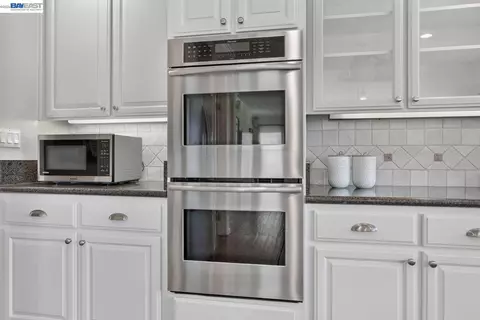 Kitchen - 8257 Brittany Dr, Dublin, CA 94568 photo 7 of 10