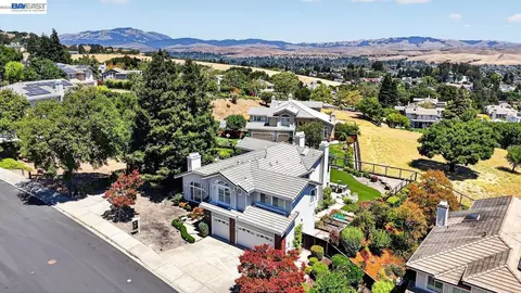 View/Area - 8257 Brittany Dr, Dublin, CA 94568 photo 4 of 16
