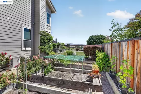 Exterior - 8257 Brittany Dr, Dublin, CA 94568 photo 15 of 15