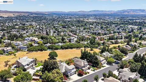 View/Area - 8257 Brittany Dr, Dublin, CA 94568 photo 9 of 16