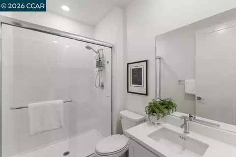 Bath - 5772 Juniper Way, Dublin, CA 94568 photo 4 of 7