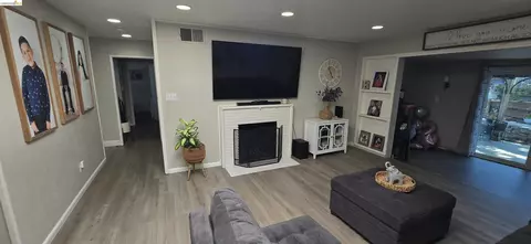 Entry Way - 56 E Madill St, Antioch, CA 94509 photo 3 of 3