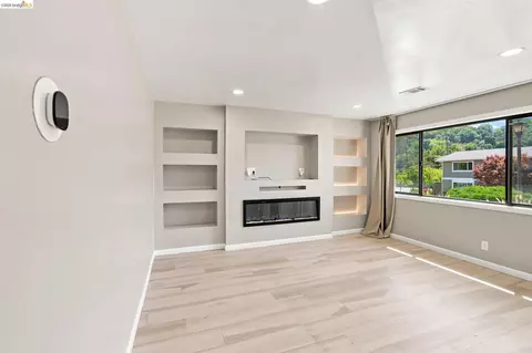 Living - 2303 Monte Vista Dr, Pinole, CA 94564 photo 3 of 4