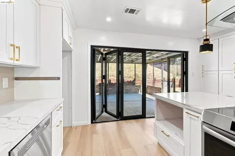 Kitchen - 2303 Monte Vista Dr, Pinole, CA 94564 photo 6 of 11