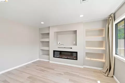 Living - 2303 Monte Vista Dr, Pinole, CA 94564 photo 2 of 4
