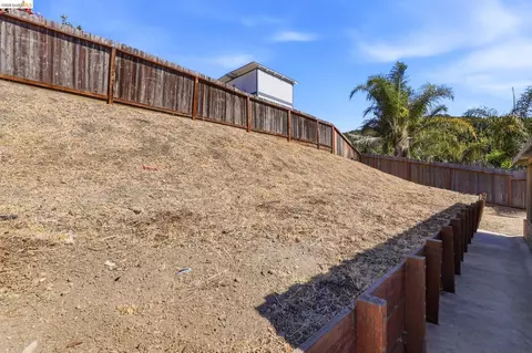 Exterior - 2303 Monte Vista Dr, Pinole, CA 94564 photo 8 of 11
