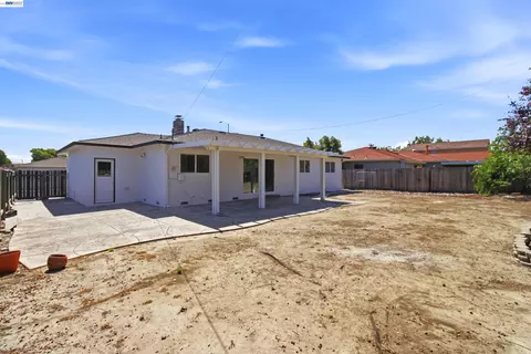 Exterior - 8380 Lucania St, Dublin, CA 94568 photo 9 of 10