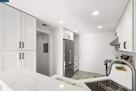 Kitchen - 1001 Devonwood, Hercules, CA 94547 photo 1 of 3