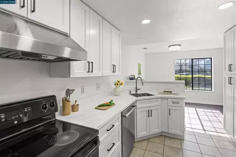 Kitchen - 1001 Devonwood, Hercules, CA 94547 photo 3 of 3