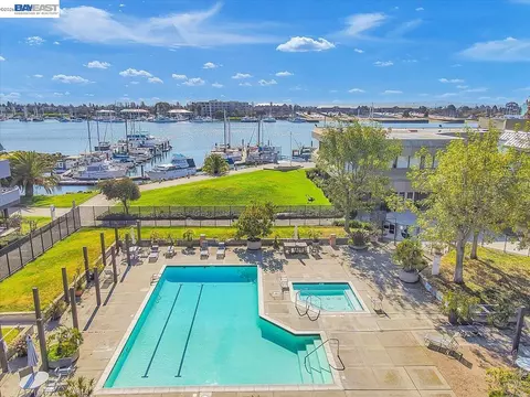 7 Embarcadero #312, Oakland, CA 94607