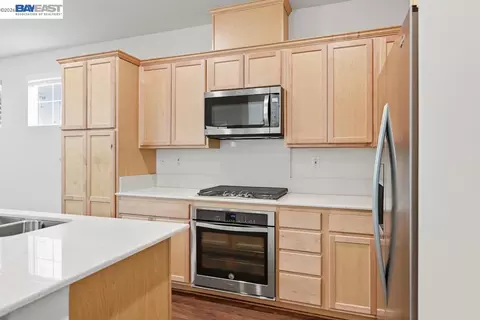 Kitchen - 1505 Sylvia St, Hayward, CA 94545 photo 3 of 6