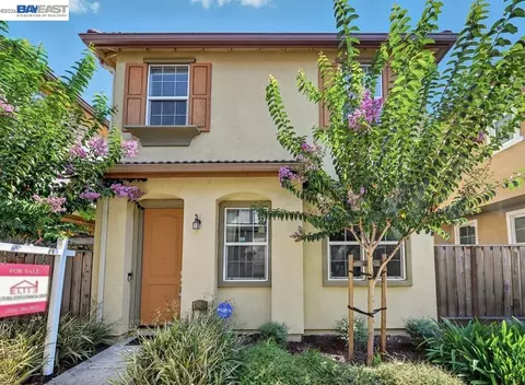 Exterior - 1505 Sylvia St, Hayward, CA 94545 photo 1 of 3