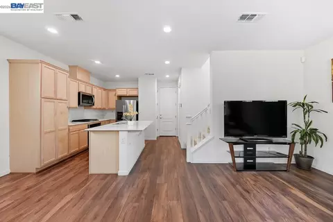 Entry Way - 1505 Sylvia St, Hayward, CA 94545 photo 1 of 1